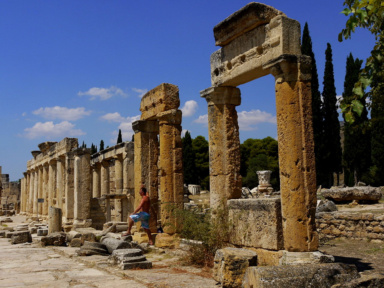THE HIERAPOLIS ANCIENT CITY